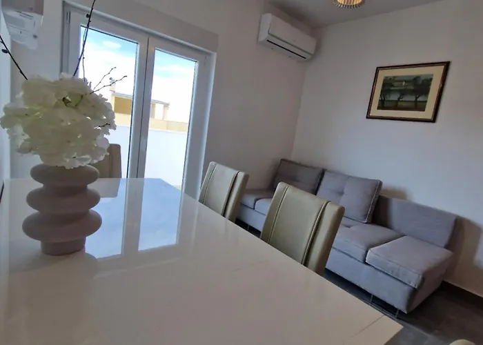 Apartment C Nemira